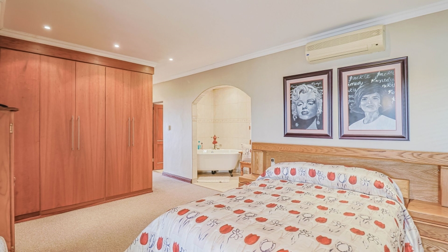 5 Bedroom Property for Sale in Birdwood Estate North West